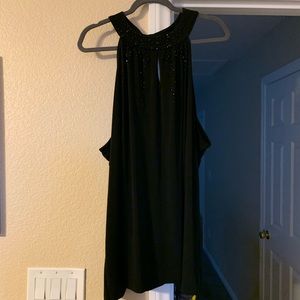 Sleeveless collared blouse.